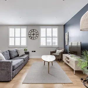 Charming 1 Bedroom Apt , Town Centre, Wifi, Free Parking By Tent Serviced Apartment